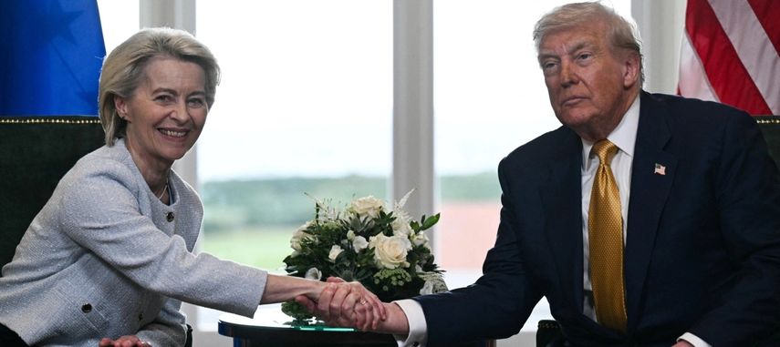 La presidenta de la Comisión Europea Ursula von der Leyen, y el presidente Donald J. Trump logran acuerdo sobre aranceles este 27 de julio 2025.
