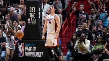 El mexicano Jaime Jáquez Jr., del Heat de Miami, celebra en el encuentro del minitorneo de repesca ante los Bulls de Chicago, el viernes 19 de abril de 2024