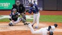 Manuel Margot de los Rays de Tampa Bay conecta un jonrón de dos carreras en la cuarta entrada frente a los Yanquis de Nueva York el sábado 17 de abril del 2021 Manuel Margot de los Rays de Tampa Bay conecta un jonrón de dos carreras en la cuarta entrada frente a los Yanquis de Nueva York el sábado 17 de abril del 2021