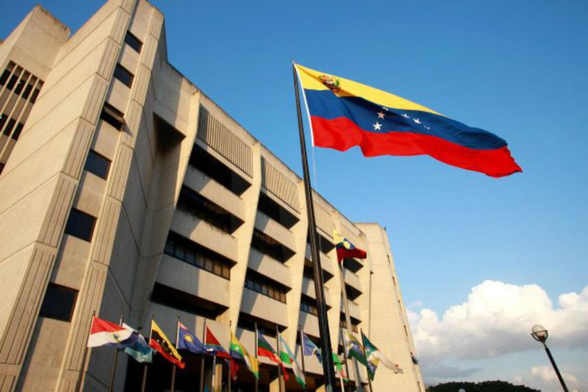 La Sala Electoral del Supremo indicó que la decisión del parlamento, controlado por la oposición, carece de validez, existencia y eficacia jurídica (ARCHIVO)