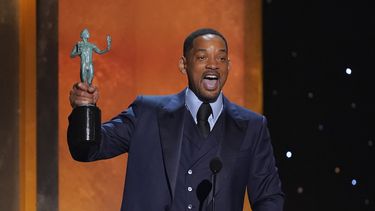 Will Smith recibe el Premio SAG al mejor actor, por King Richard, el domingo 27 de febrero de 2022 en el Barker Hangar, en Santa Mónica, California.&nbsp; 
