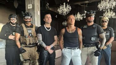 Lenier y Sixto Rein (centro) en el videoclip de Qué fácil fue.