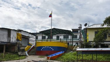 Vista de la ciudad de La Victoria, en el estado fronterizo venezolano de Apure, cerca de Colombia, el 25 de marzo de 2021. Venezuela denunció el miércoles ataques de irregulares colombianos contra objetivos civiles en batallas fronterizas, así como el uso de minas antipersonal. y prometió una reacción contundente contra la entrada de cualquier organización armada, regular o irregular.