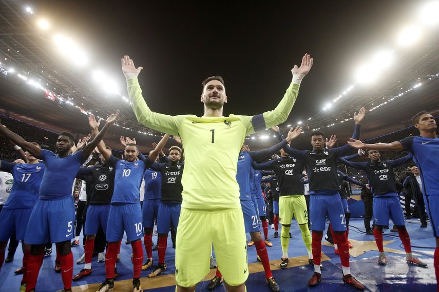 Jugadores de&nbsp;Francia celebran su triunfo ante&nbsp;Bielorrusia que le permitió liderar el Grupo A.&nbsp;