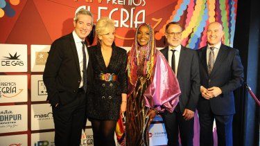 Lucrecia junto a homenajeados con el premio Alegría de Vivir.&nbsp;