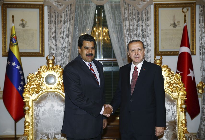 A su llegada a Turquía, el presidente venezolano Nicolas Maduro se reunió con el mandatario de ese país, Recep Tayyip