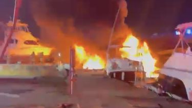 Dos botes resultaron destruidos tras la acción del fuego en el río Miami.