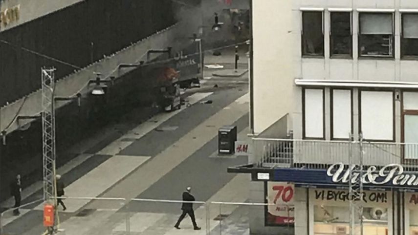 Un portavoz policial declaró a la edición digital del diario Aftonbladet que había varios heridos y que la zona ha sido acordonada.