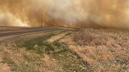 Incendio cerca de Cambridge, Nebraska. Foto suministrada por la Patrulla Estatal de Nebraska.&nbsp;