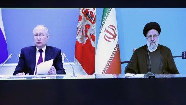 El presidente ruso Vladimir Putin y su homólogo de Irán Ebrahim Raisi.