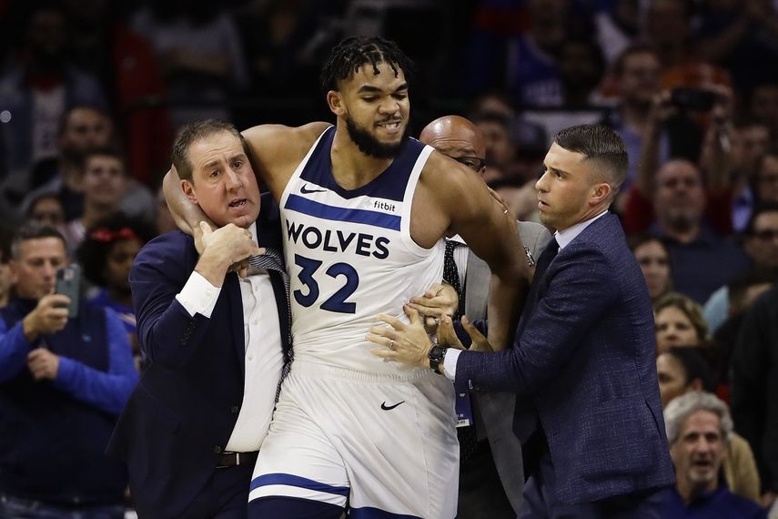 Towns, estrella de los Wolves en la NBA, positivo a COVID-19
