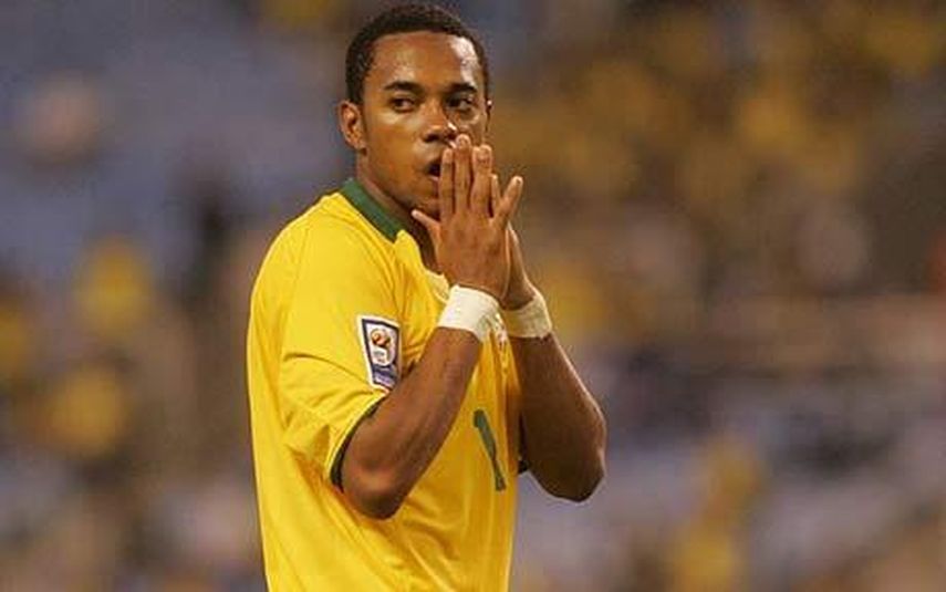 Robinho, quien juega con el Santos, vuelve a jugar con el Scracht. (AP)