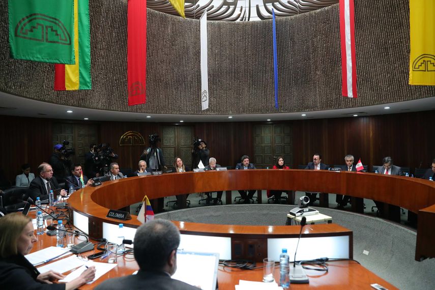 Entre los acuerdos estuvo fortalecer la coordinación de los estados miembros en el marco del Consejo Andino de Asuntos Migratorios para canalizar y aumentar la cooperación internacional que permita atender eficazmente esta crisis migratoria