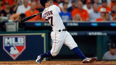 Altuve ganó su tercer título de bateo al promediar 346 en esta temporada.&nbsp;