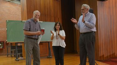 Michael Rosbash,&nbsp;Premio Nobel de Medicina 2017, tras recibir un doctorado honoris causa de la Universidad de Buenos Aires.