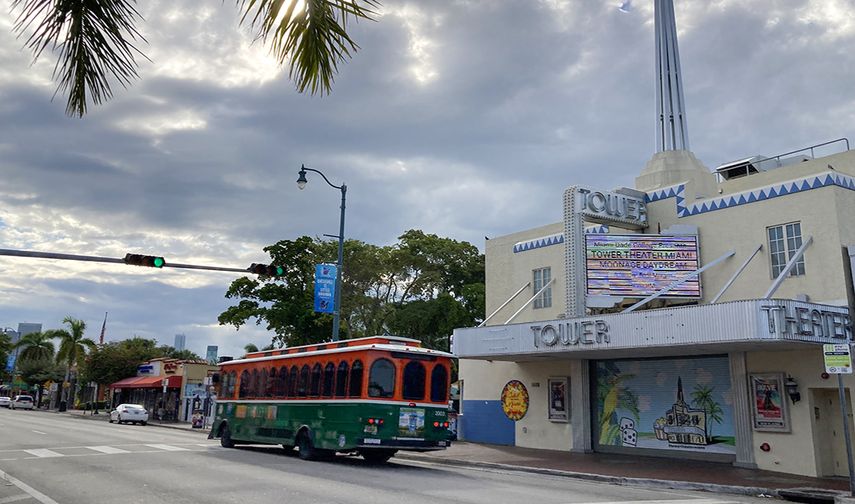 Fachada del Tower Theatre, en Miami.
