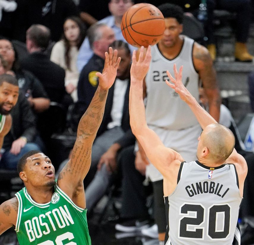 El momento preciso cuando Ginobili, con 7 segundos en el reloj lanzó el triple ganador.