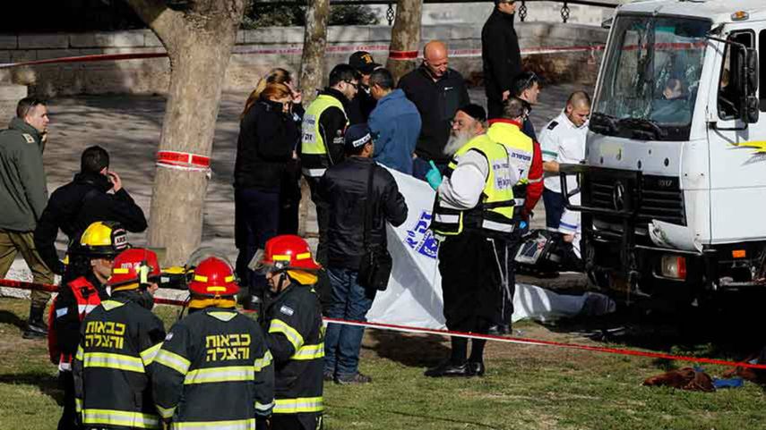 Varios de los viandantes arrollados se quedaron atrapados debajo del camión y fueron atendidos por los servicios de emergencia y evacuados a centros hospitalarios.