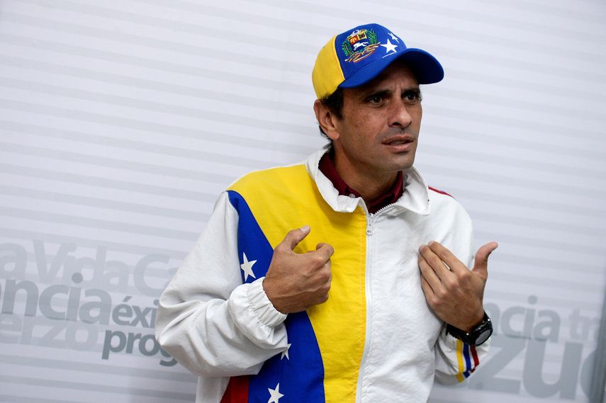 Capriles&nbsp;invitó a Padrino López a leer el artículo cinco de la Constitución que establece que la soberanía reside intransferiblemente en el pueblo