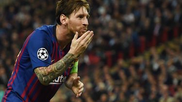 Messi se fue a una de las esquinas y celebró de manera particular su primera anotación.