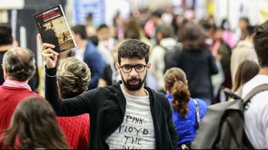 El periodista y escritor&nbsp;Carlos Manuel &Aacute;lvarez, cofundador de la revista El Estornudo.