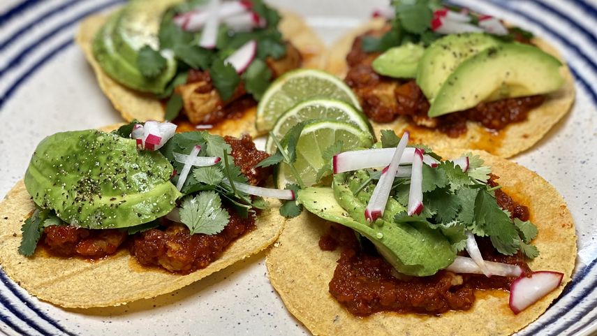 Tostadas Horneadas de Cerdo al Chipotle