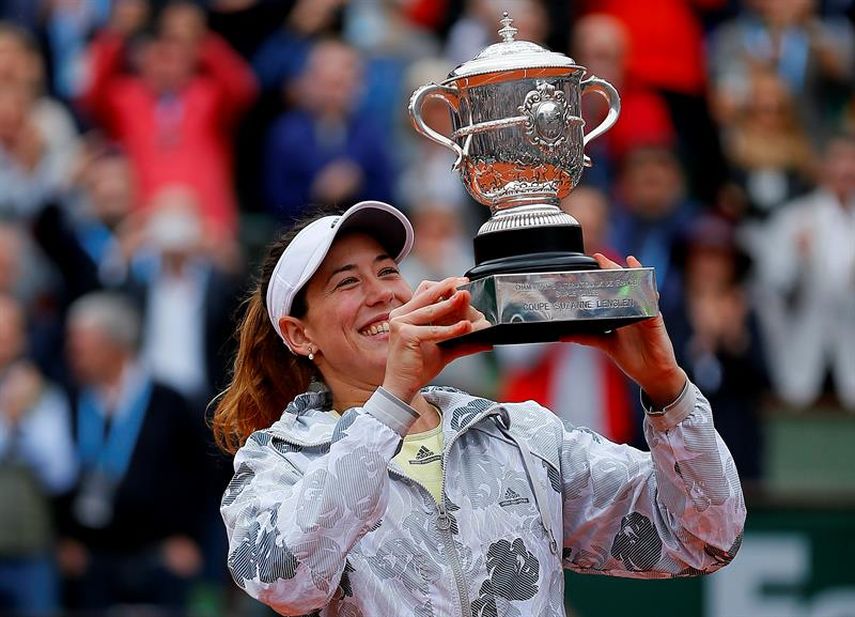 Muguruza sorprendió al mundo al vencer a Williams en la final del Abierto de Francia. (EFE)