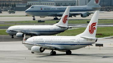 En esta imagen de archivo, aviones de Air China sobre la pista del Aeropuerto de Beijing, en Beijing, China, el 20 de agosto de 2009.