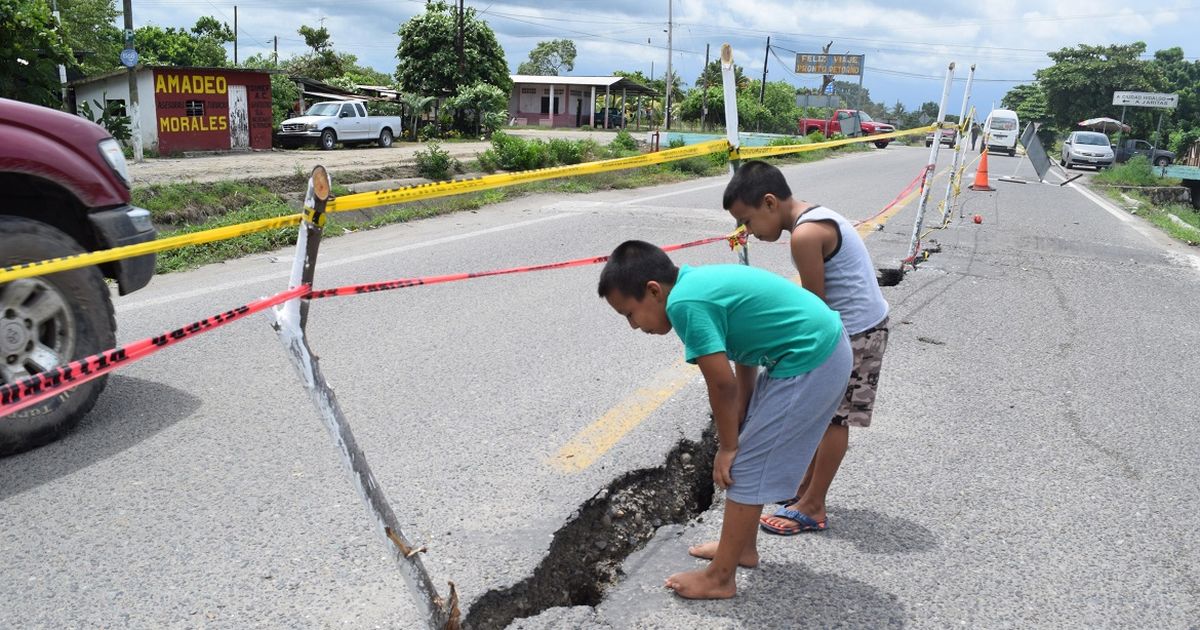 https://media.diariolasamericas.com/p/c84608ccef3949b75cb3668f7c3542bf/adjuntos/216/imagenes/001/067/0001067674/1200x630/smart/grieta-calle-mexico-sismo-guatemala-efejpg.jpg