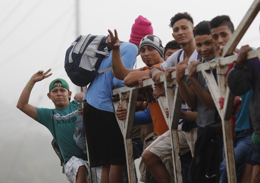 Migrantes intentan nueva caravana de Honduras a EEUU