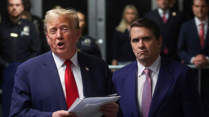 El entonces expresidente Donald J. Trump a la salida de la corte de Nueva York.