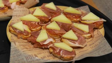 Jamón ibérico y queso manchego.
