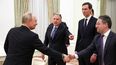En esta fotografía distribuida por la agencia estatal rusa Sputnik, el presidente de Rusia, Vladimir Putin, da la bienvenida al enviado especial de Estados Unidos, Steve Witkoff, al yerno del presidente de Estados Unidos, Donald Trump, Jared Kushner, y al comisionado del Servicio Federal de Adquisiciones, FAS, Josh Gruenbaum En esta fotografía distribuida por la agencia estatal rusa Sputnik, el presidente de Rusia, Vladimir Putin, da la bienvenida al enviado especial de Estados Unidos, Steve Witkoff, al yerno del presidente de Estados Unidos, Donald Trump, Jared Kushner, y al comisionado del Servicio Federal de Adquisiciones, FAS, Josh Gruenbaum