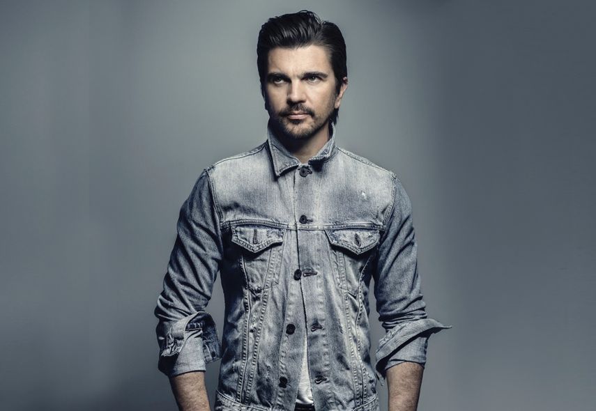 El cantautor de La camisa negra está nominado al gran premio de la música con su disco Loco De Amo. (THE 3 COLLECTIVE)