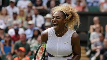 Serena Williams celebra tras ganar un punto ante Alison Riske en los cuartos de final del torneo de Wimbledon, el martes 9 de julio de 2019