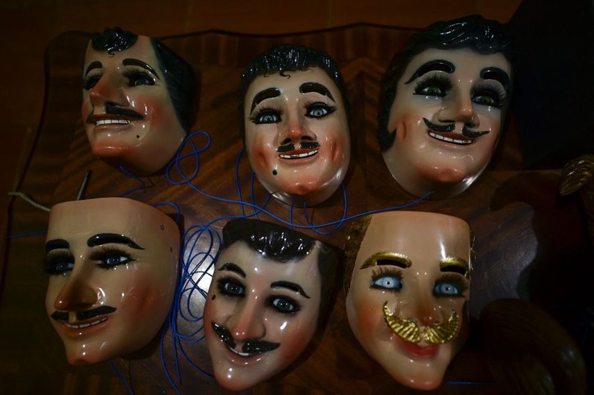 Vista de máscaras tradicionales huehue utilizadas en el carnaval, en el taller de Ricardo Molina en el municipio de Tlaxcala, estado de Tlaxcala, México, el 25 de febrero de 2023.