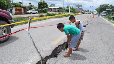 Imagen de archivo de una grita causada en suelo guatemaltecoguatemalteco por un sismo.&nbsp;