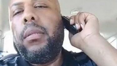 Las autoridades federales han ofrecido una recompensa de 50.000 dólares para quienes puedan ofrecer información para arrestar al sospechoso,&nbsp;Steve Stephens.