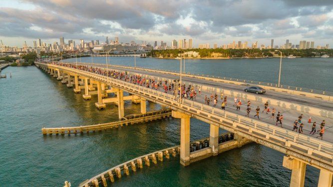 Alrededor de 18.500 atletas se inscribieron en el Maratón y Medio Maratón Life Time de Miami y agotaron los cupos disponibles. Hay lista de espera.
