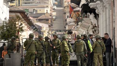 Militares custodian las calles de Ecuador, azotadas por las mafias del narcotráfico
