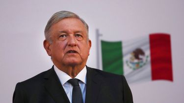 El presidente mexicano Andrés Manuel López Obrador encabeza la ceremonia por el segundo año de su gobierno, en el Palacio Nacional, en Ciudad de México.