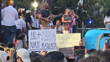 Entre gaitas, banderas y uniforme de la Vinotinto, los venezolanos piden libertad para su país y así acabar con la dictadura de Nicolás Maduro