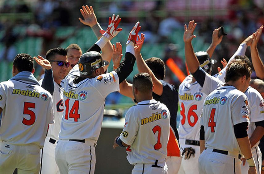 Caribes ya está en la semifinal y busca finalizar la primera ronda en la cima de la tabla (AP)
