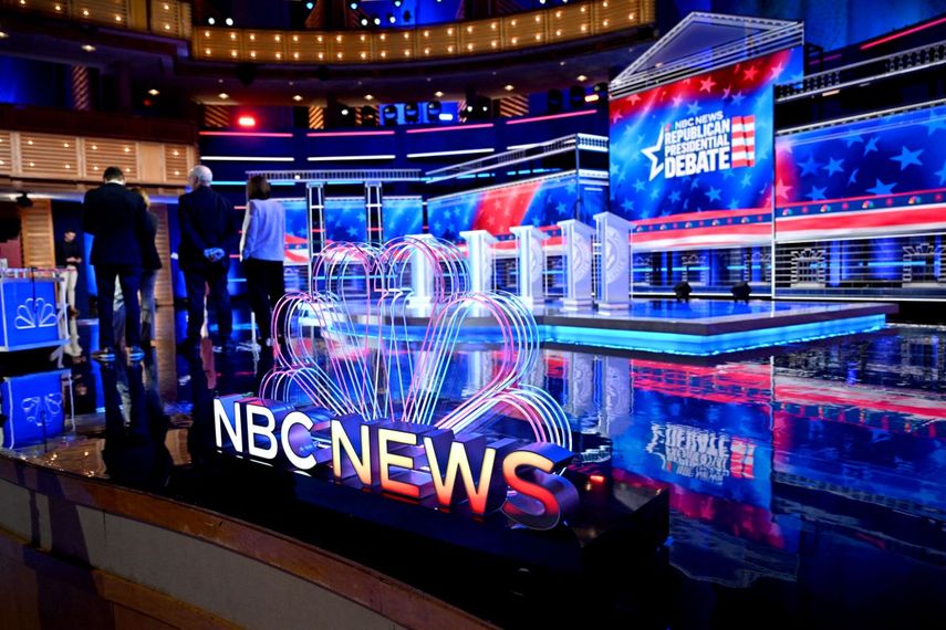 El escenario está preparado para el tercer debate de las primarias presidenciales republicanas en el Knight Concert Hall de Miami, Florida, el 7 de noviembre de 2023.