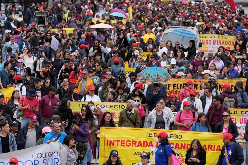 El sindicato de maestros de Colombia inició el miércoles una huelga nacional e indefinida para exigir al gobierno el retiro de una iniciativa legislativa que reglamenta el sistema educativo y que está cerca de ser aprobada por el Congreso, Bogota, Colombia, miércoles 12 de junio de 2024.&nbsp;