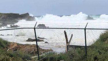Este evento de marejadas, que podrían alcanzar olas de hasta 20 pies (6 metros) de altura, perduraría hasta el próximo miércoles, informó el Servicio Nacional de Meteorología de San Juan.