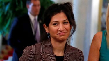 Katie Miller, secretaria de prensa del vicepresidente Mike Pence, durante una reuni&oacute;n con empresarios, en la Casa Blanca, el 29 de abril de 2020.&nbsp;