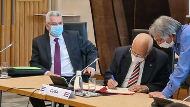 Castrismo vuelve a prometer pago de su deuda pero no dice cuándo