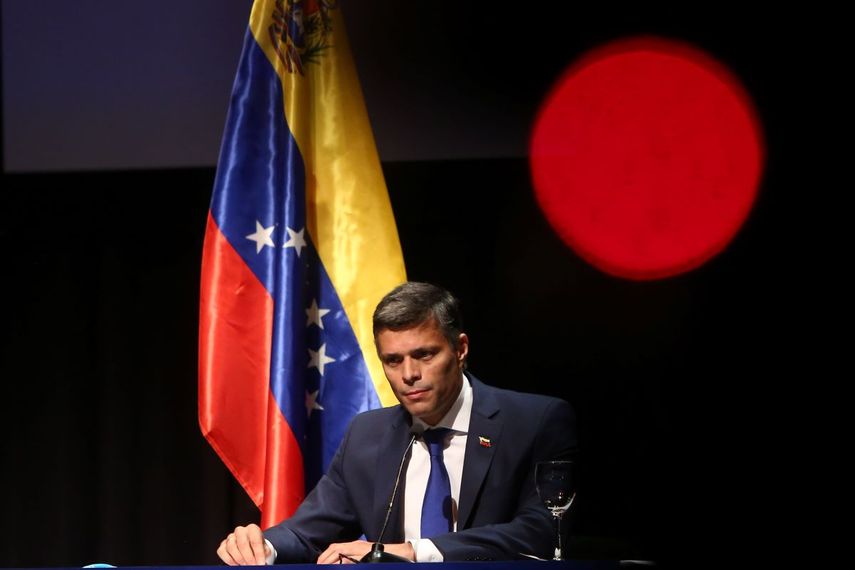 El líder opositor venezolano Leopoldo López pronuncia su primer mensaje tras su salida de Venezuela, en el Círculo de Bellas Artes, Madrid (España), 27 de octubre de 2020.&nbsp;