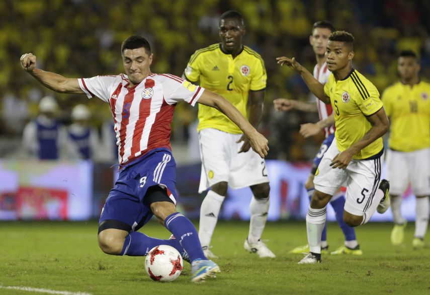 Óscar Cardozo anotó el gol del empate para los paraguayos. 
